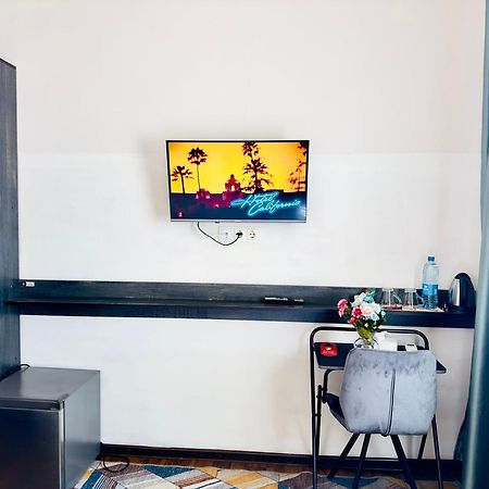Nava Hotel Ереван Екстериор снимка