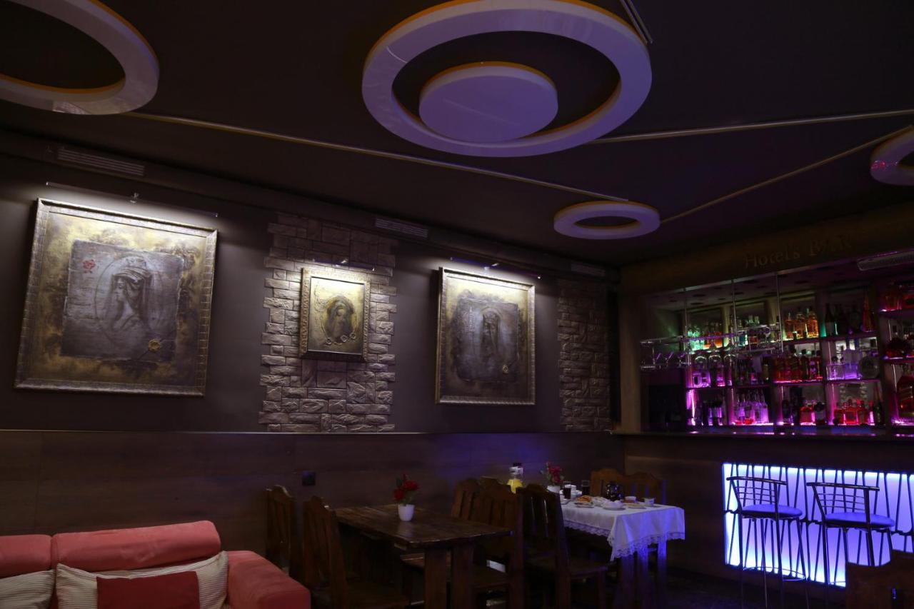 Nava Hotel Ереван Екстериор снимка