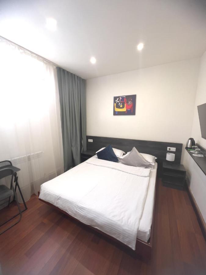 Nava Hotel Ереван Стая снимка