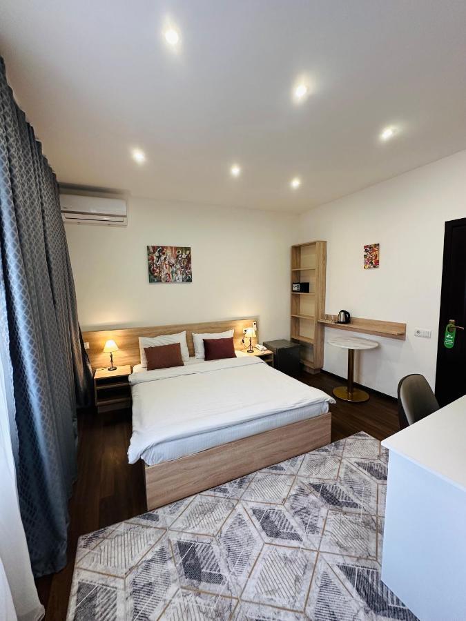 Nava Hotel Ереван Екстериор снимка