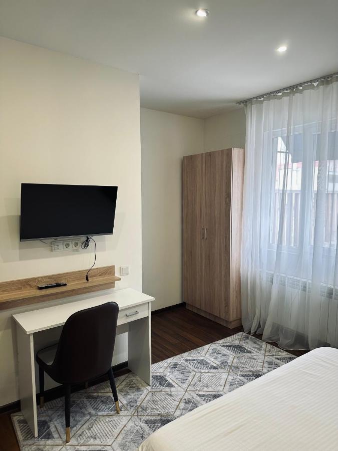 Nava Hotel Ереван Екстериор снимка