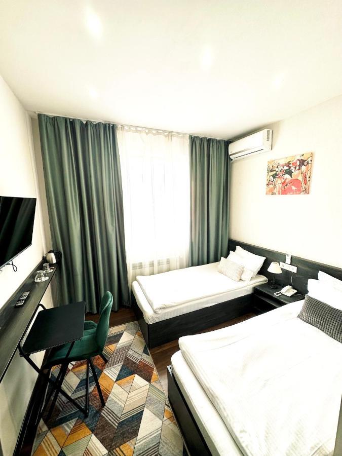 Nava Hotel Ереван Екстериор снимка