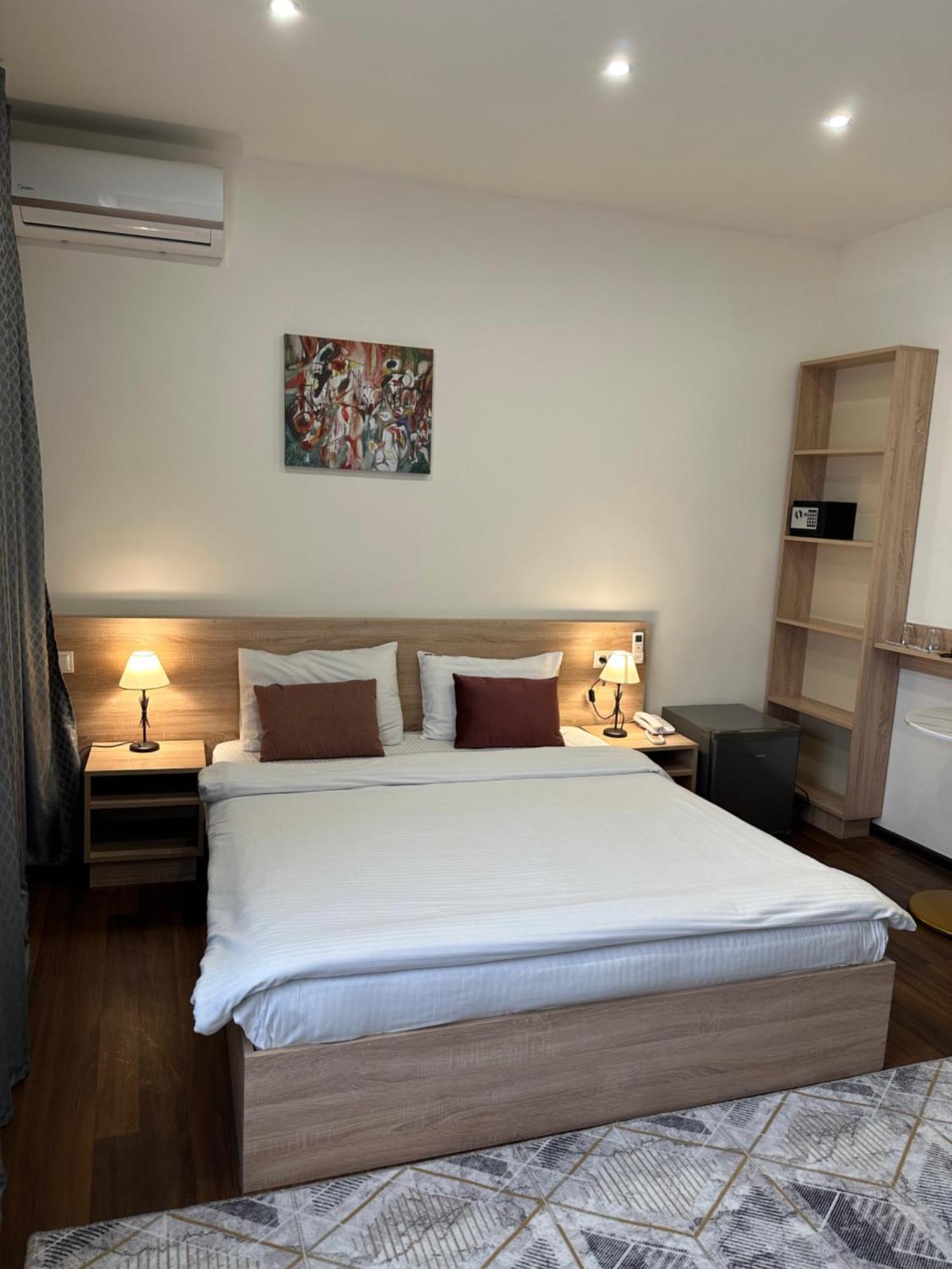 Nava Hotel Ереван Стая снимка