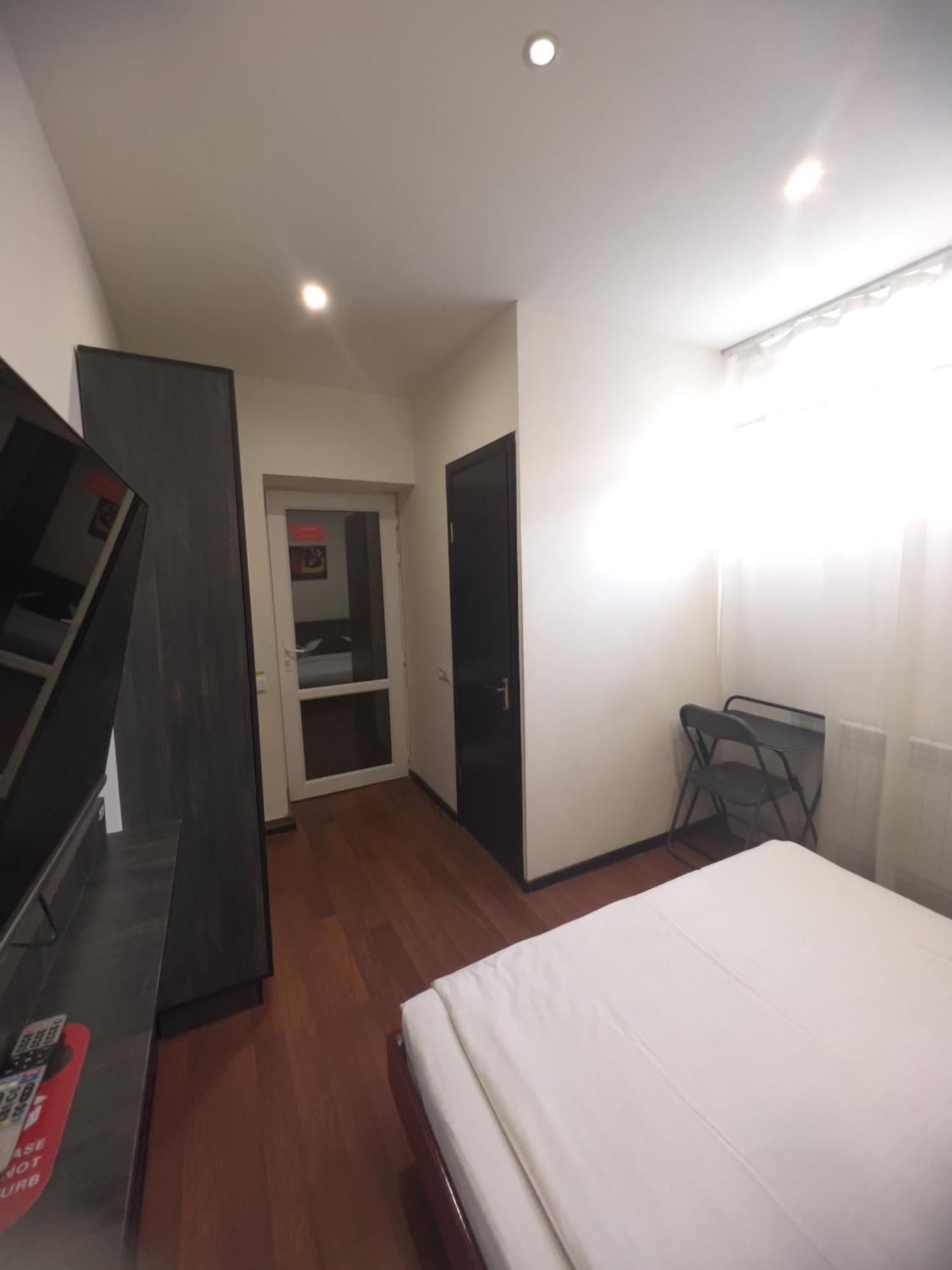 Nava Hotel Ереван Стая снимка