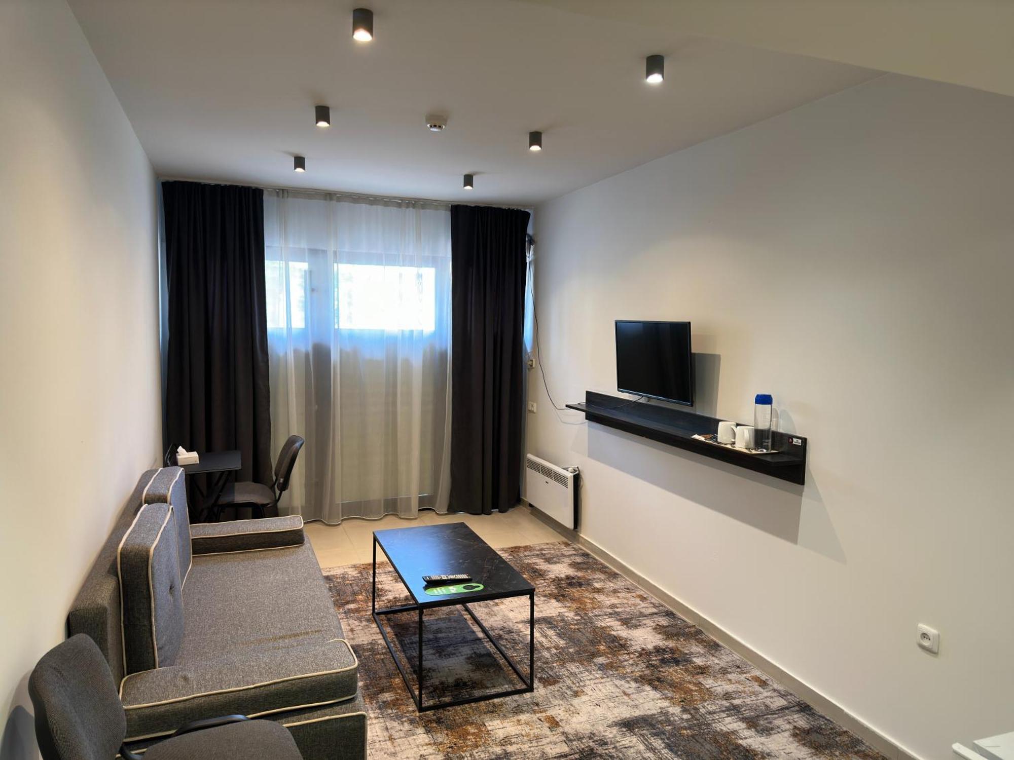Nava Hotel Ереван Екстериор снимка
