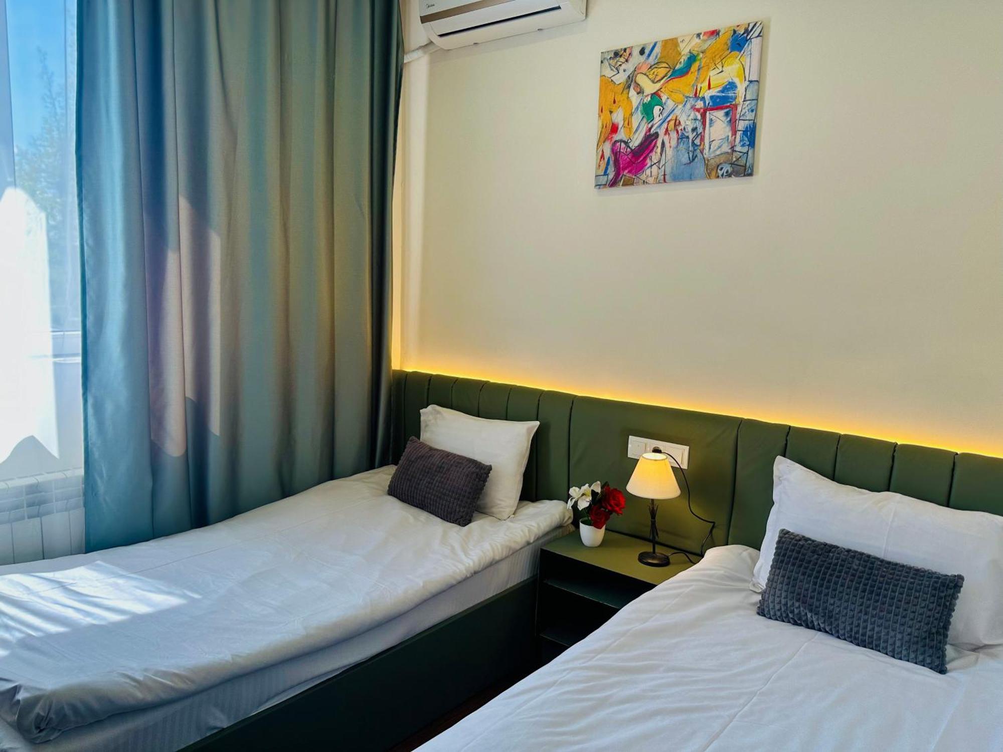 Nava Hotel Ереван Екстериор снимка