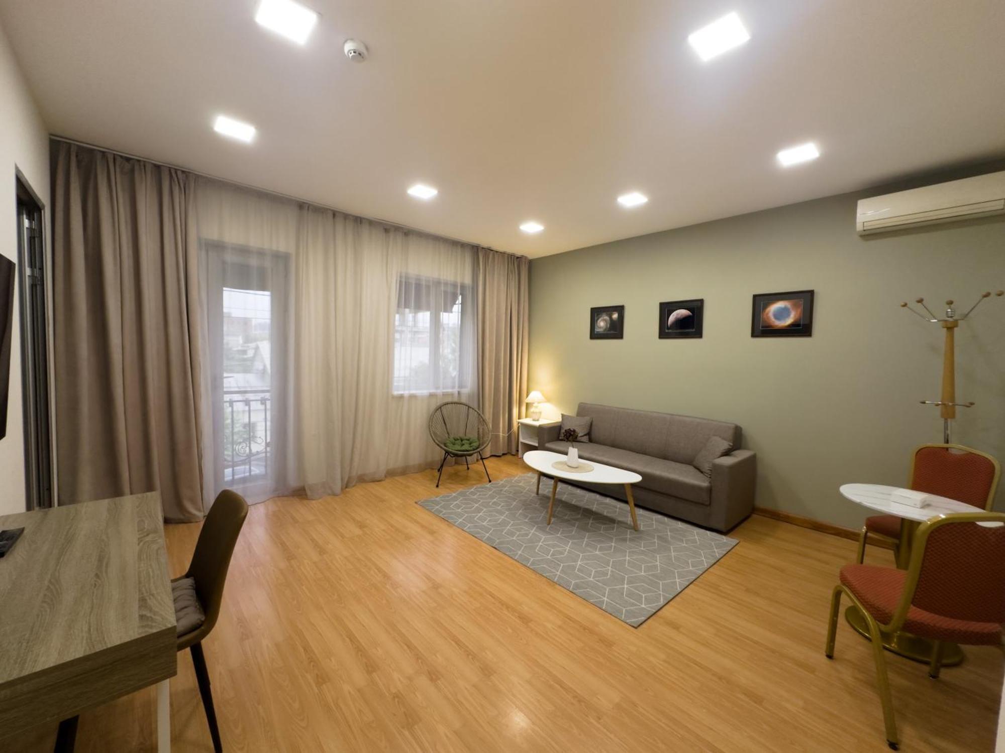 Nava Hotel Ереван Екстериор снимка