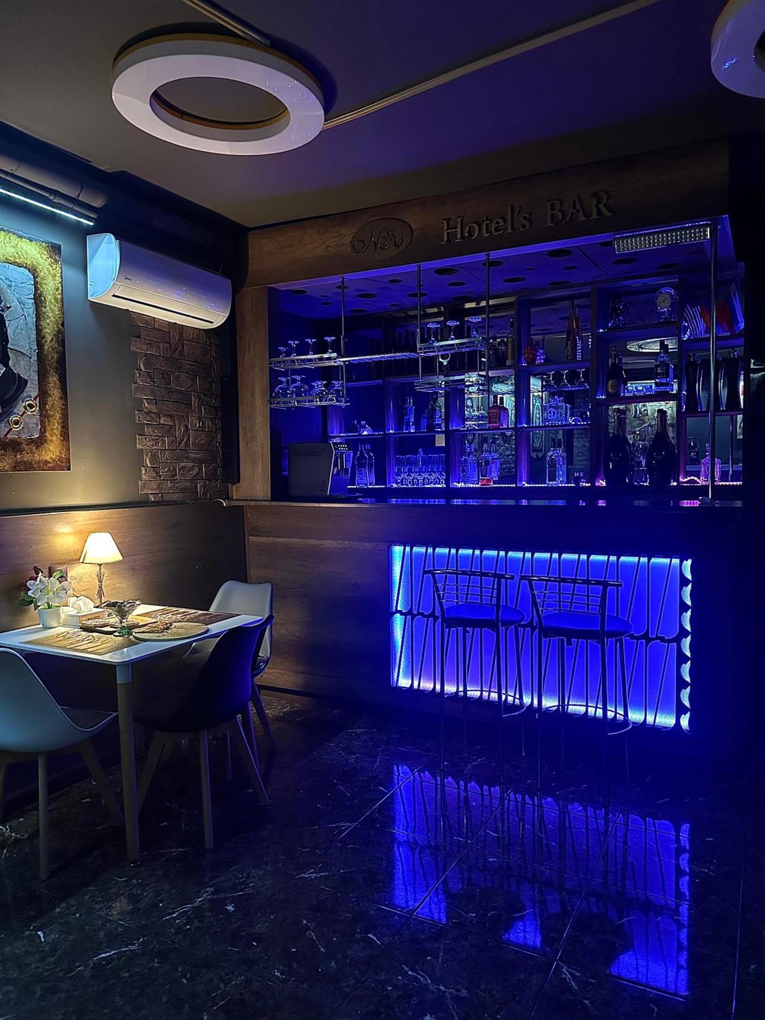 Nava Hotel Ереван Екстериор снимка